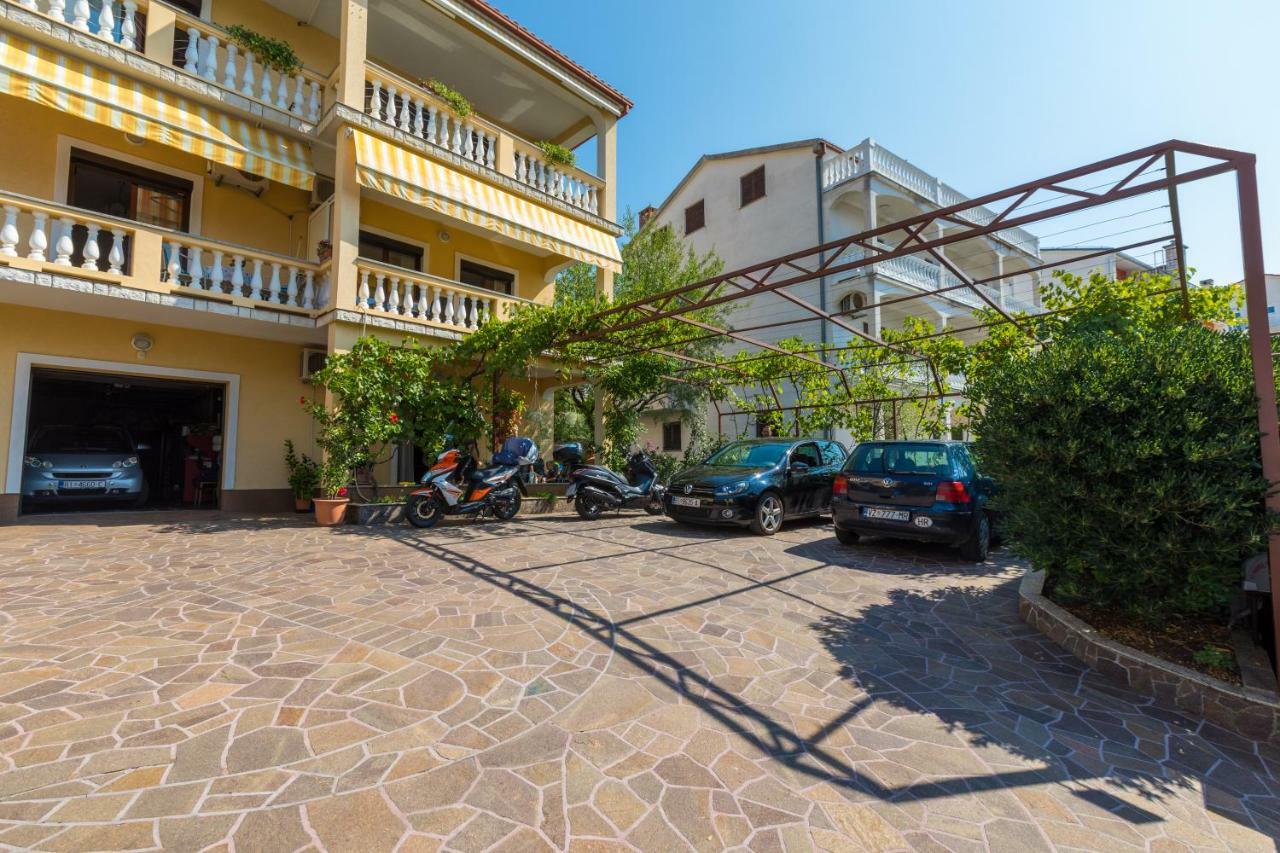 Apartman Laura Selce Esterno foto