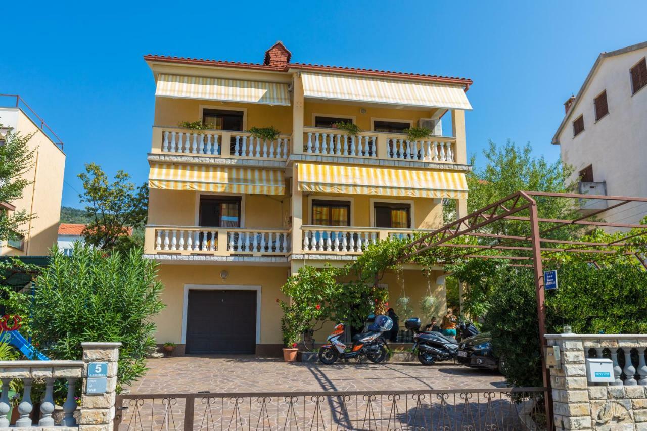 Apartman Laura Selce Esterno foto