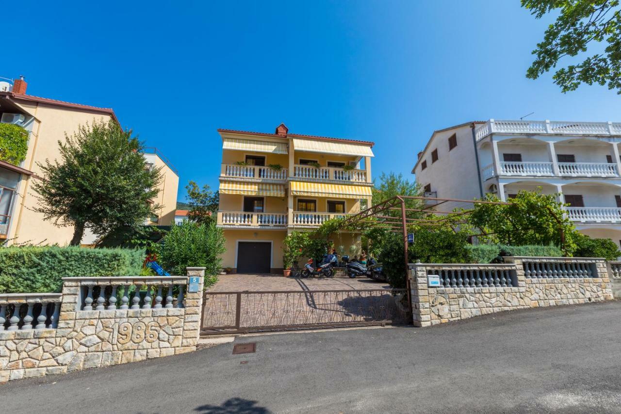 Apartman Laura Selce Esterno foto