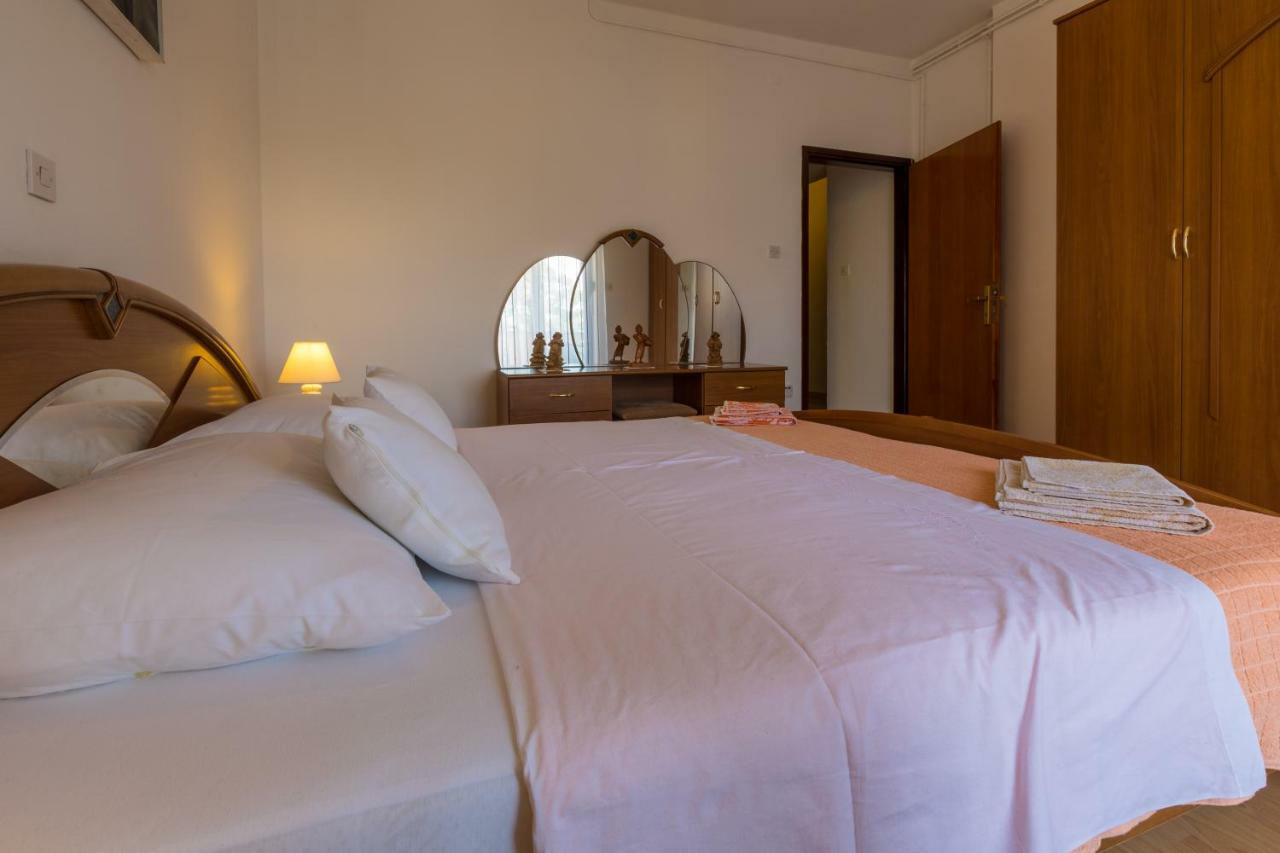 Apartman Laura Selce Esterno foto