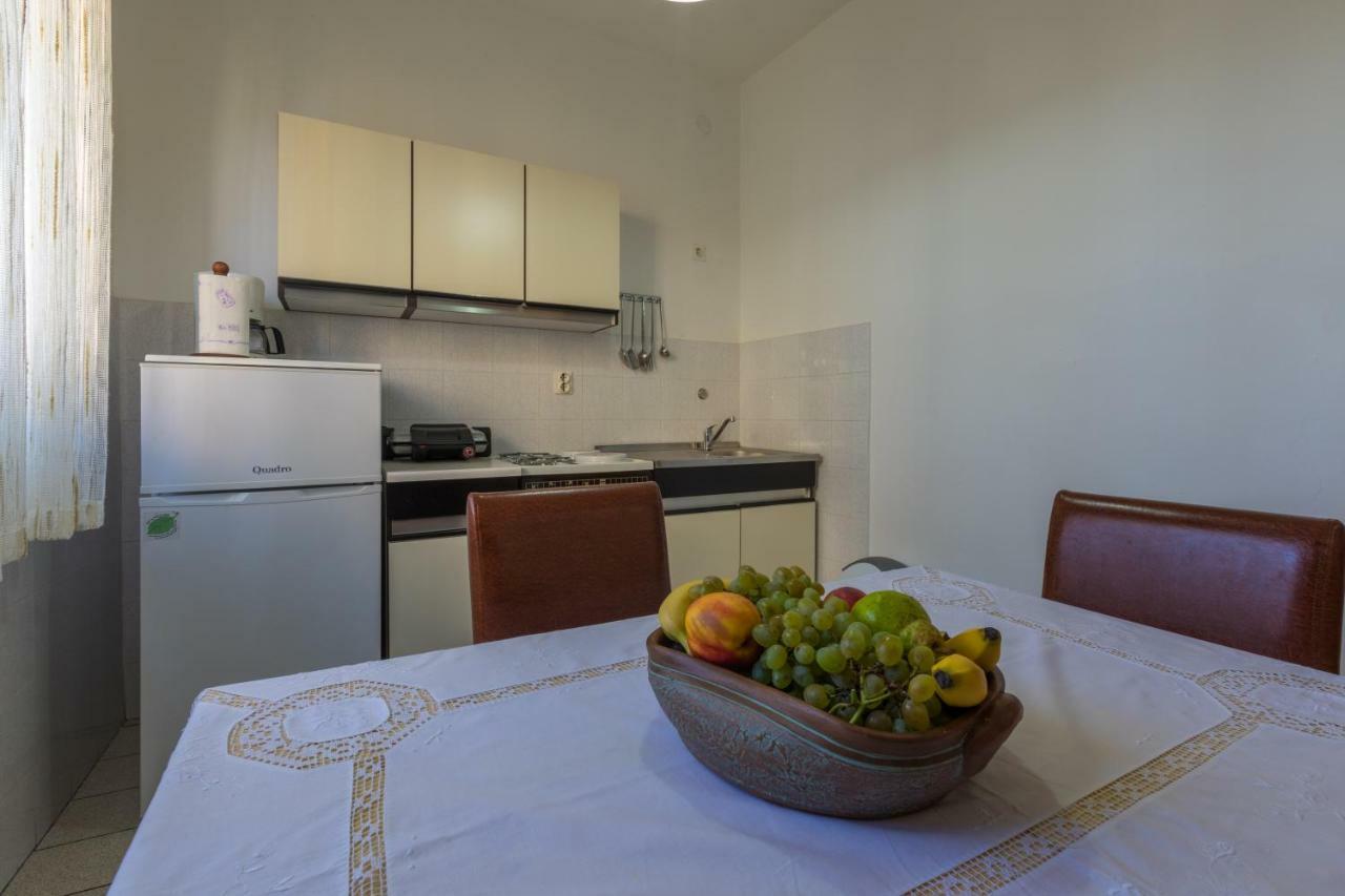 Apartman Laura Selce Esterno foto