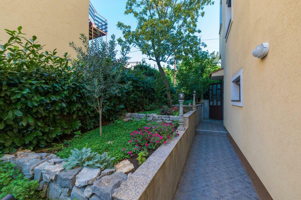Apartman Laura Selce Esterno foto