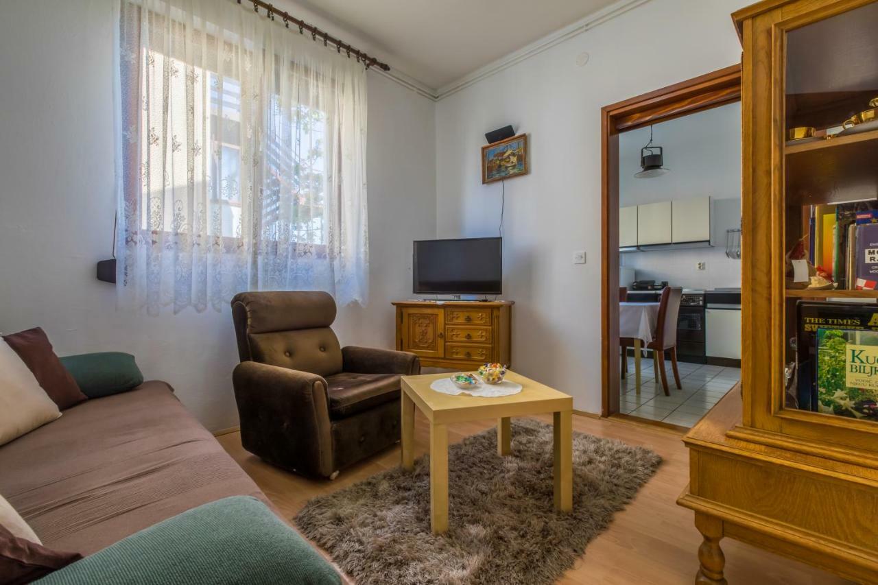 Apartman Laura Selce Esterno foto