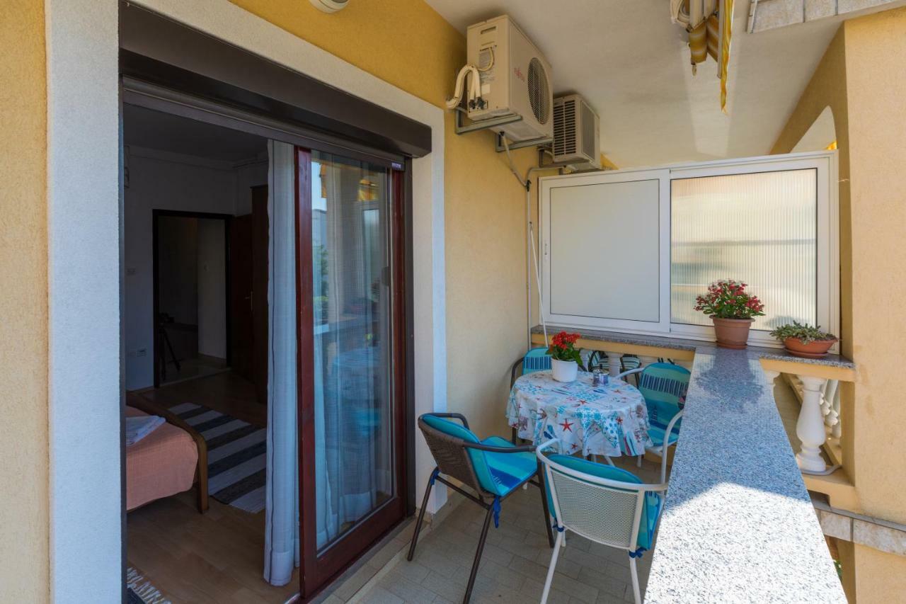 Apartman Laura Selce Esterno foto